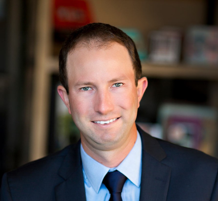headshot of Jonathan Steele
