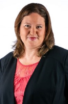 headshot of Jennifer Hoekstra
