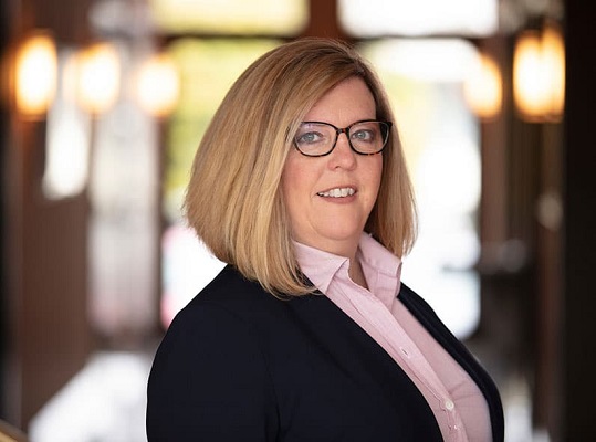 headshot of Joanna Suyes